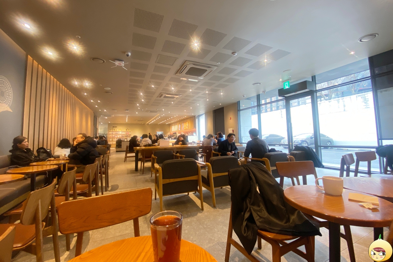 스타벅스 경희궁로점 내부