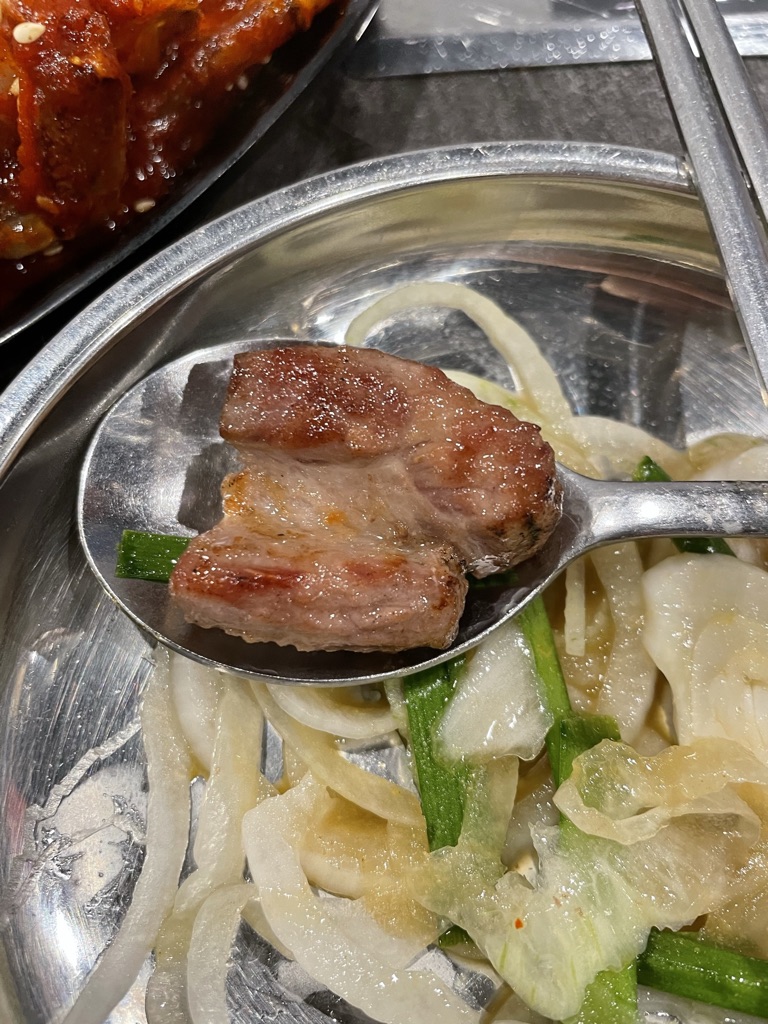 오겹살 한입 하세요