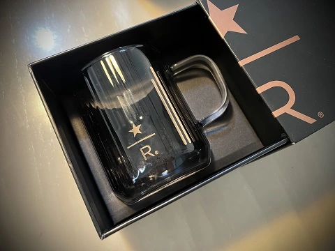 일반 형태의 스타벅스 유리컵