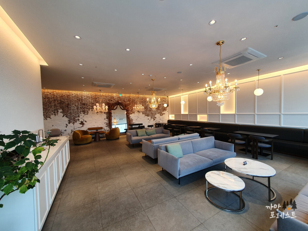 M베이커리 카페 2층