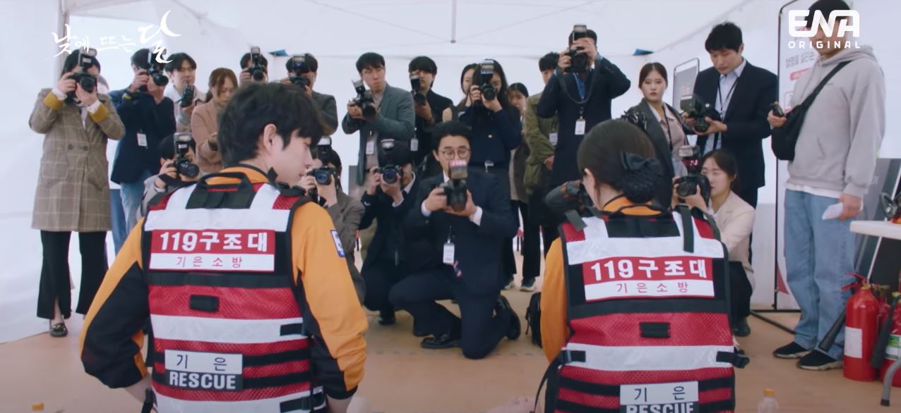 낮에뜨는달_1회