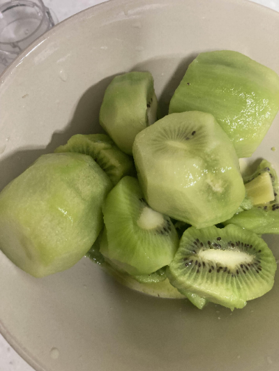 키첸-초고속-진공블렌더-키위-사과-주스