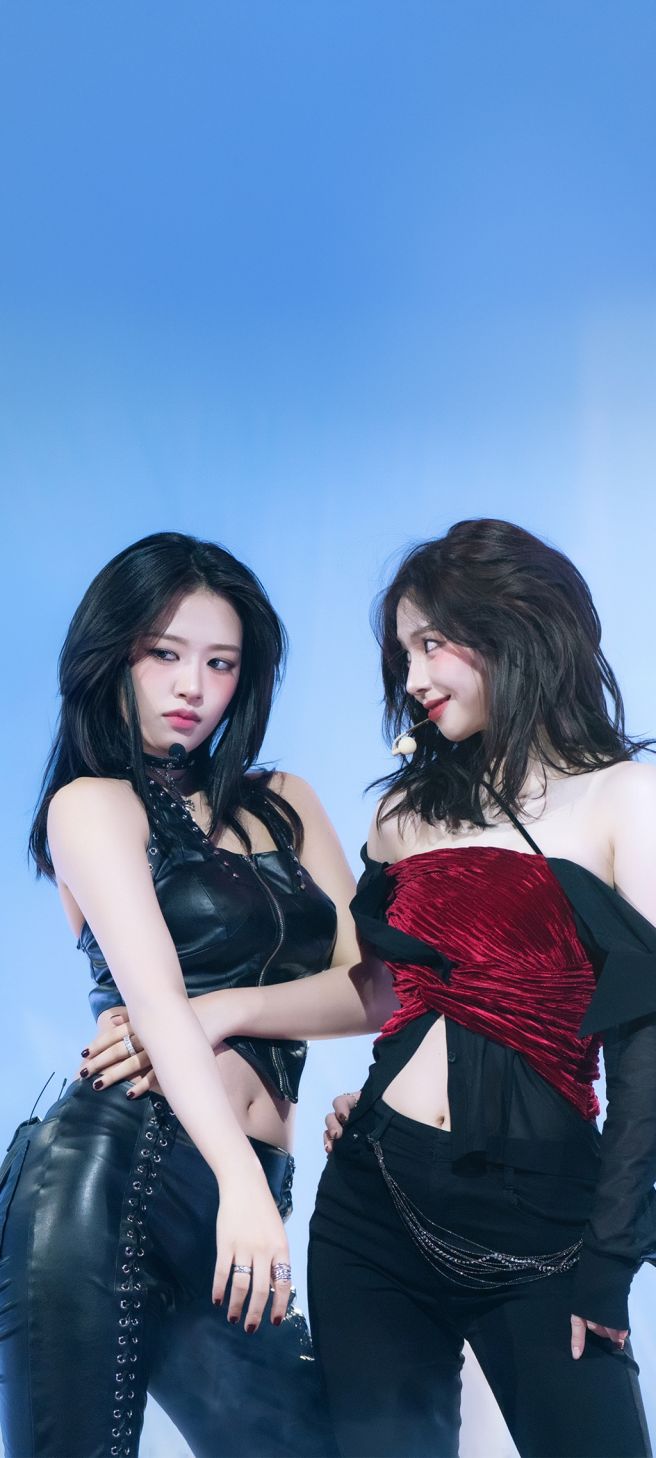 안유진 카리나 콜라보