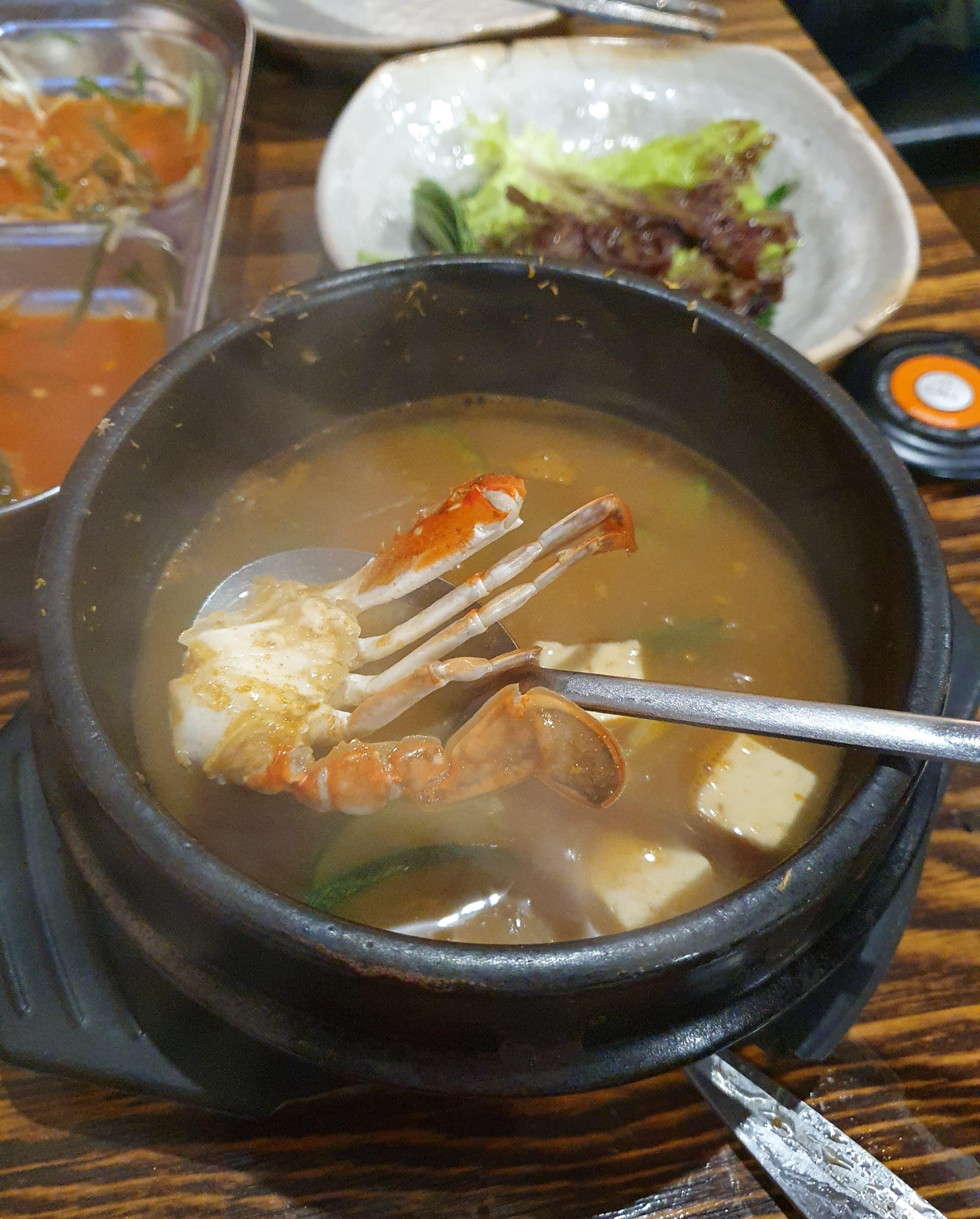 생각보다 맛있었던 꽃게가 들어간 된장찌개! 2천원이라서 가격도 만족스러움.