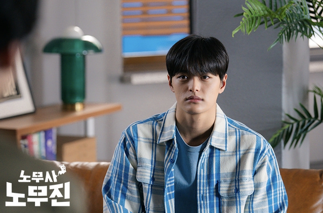 민욱 역의 박수오