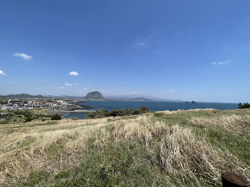 송악산에서 바라본 산방산