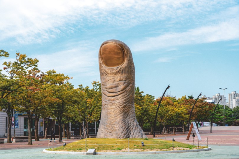 올림픽공원 블루존 내에 설치된 조각 작품