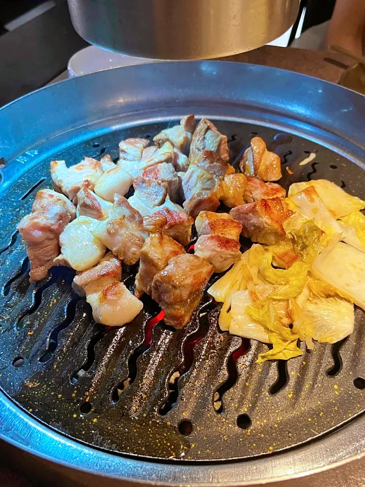 돈 잘버는 젊은사장 소주 맥주 없는 특급 그릴링 돼지 고깃집 숙성 돼지고기 그릴바 뼈등심 근고기 한남동 한남오거리 맛집 서장훈 주우재 추천 소개