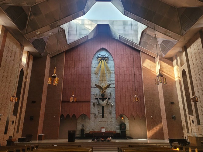 역삼동성당 성전 안 모습