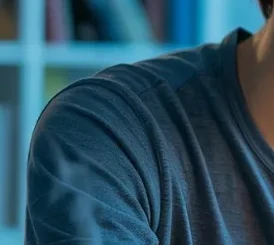 서울시 청년월세지원 신청방법 - 홈페이지에서 신청하고 있는 청년 이미지