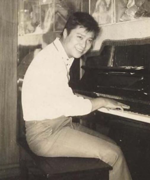 가수이자 배우로 활약하던 젊은 시절의 남진 사진