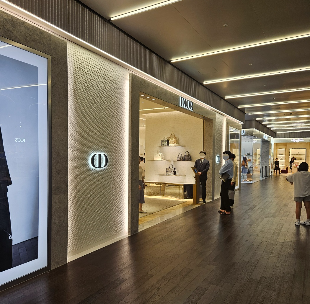 갤러리아_디올매장_내부사진