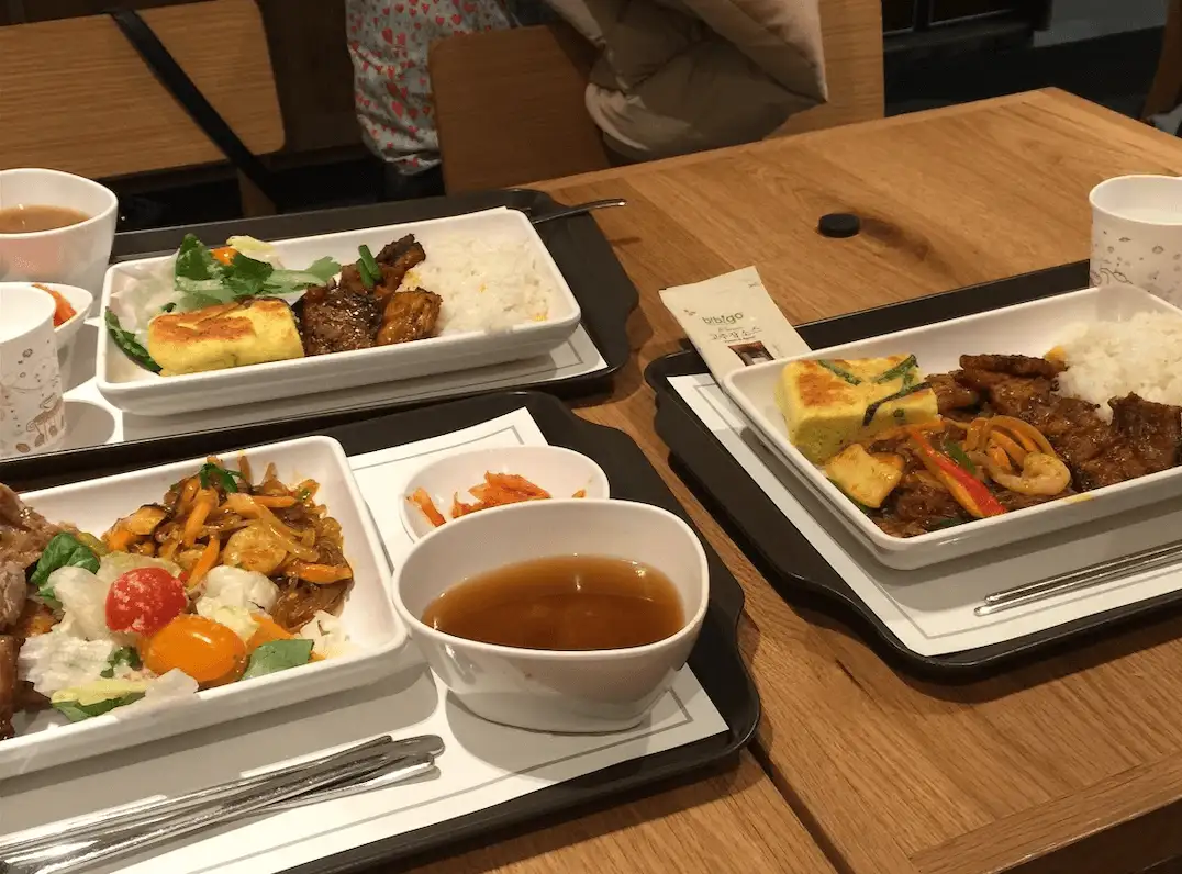 카페와 레스토랑에서 식사하기
