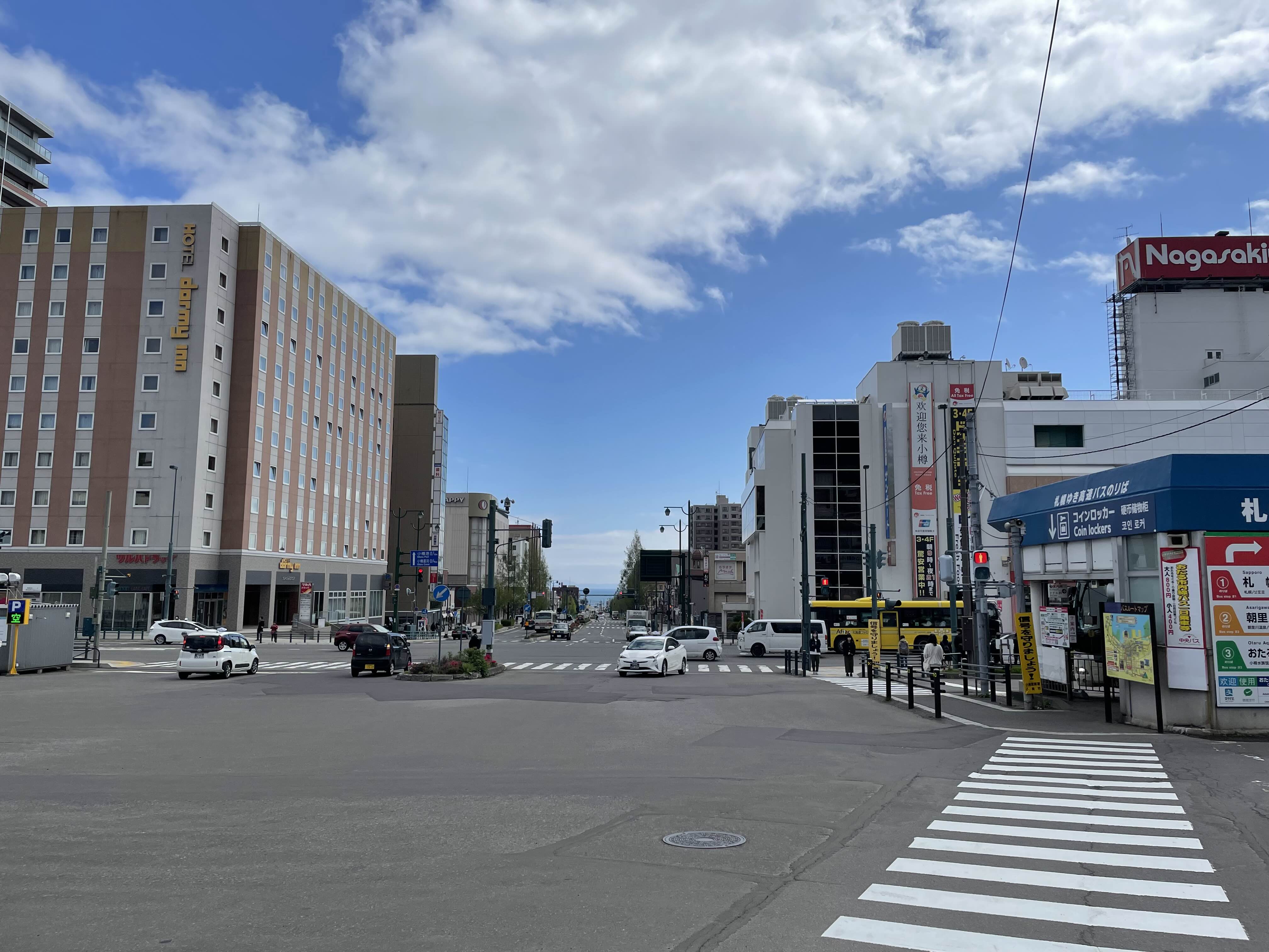 오타루 역 입구에서 보이는 호텔 모습