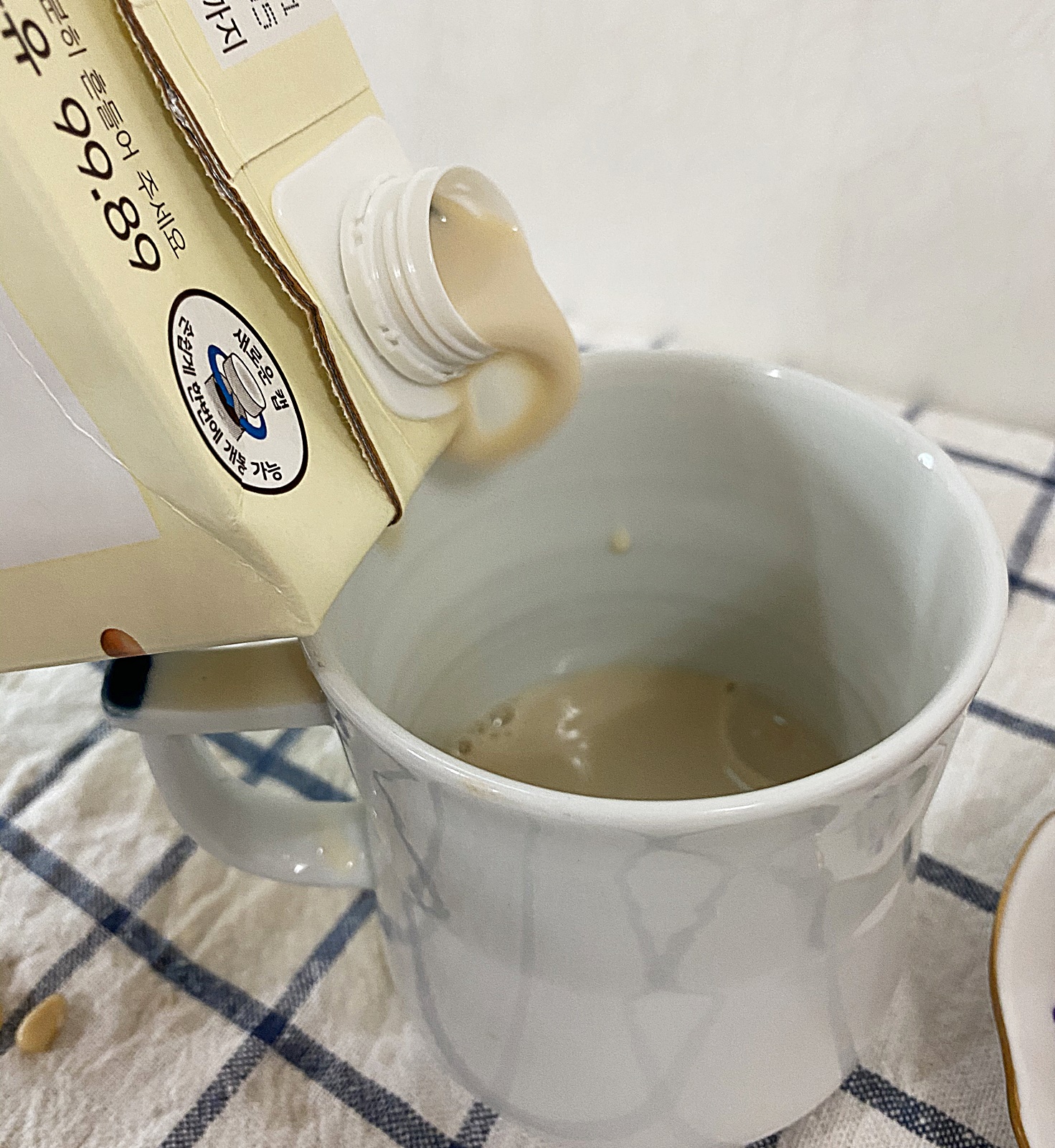 매일 두유 99.89 950ml 따를 때 꿀렁 주의