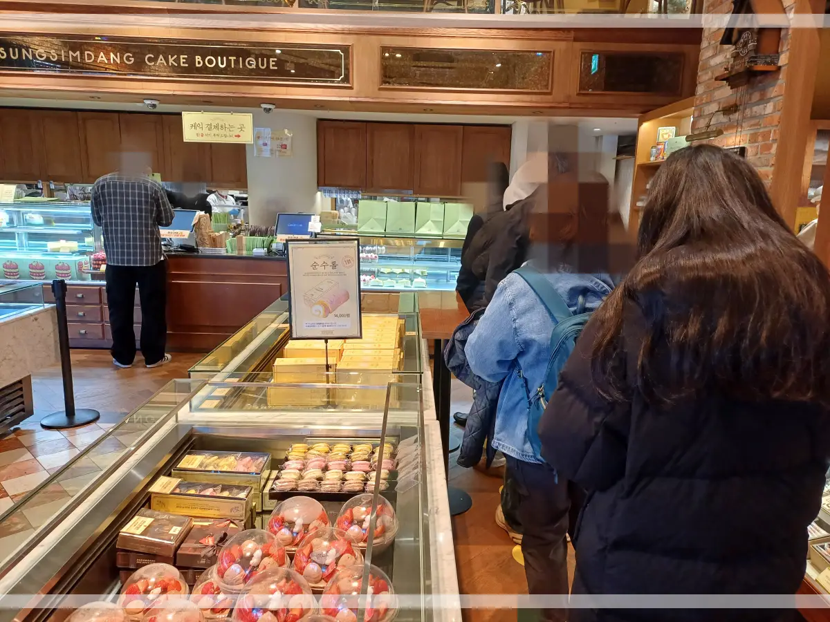 성심당-DCC점-딸기시루막내-딸기설기-대기줄