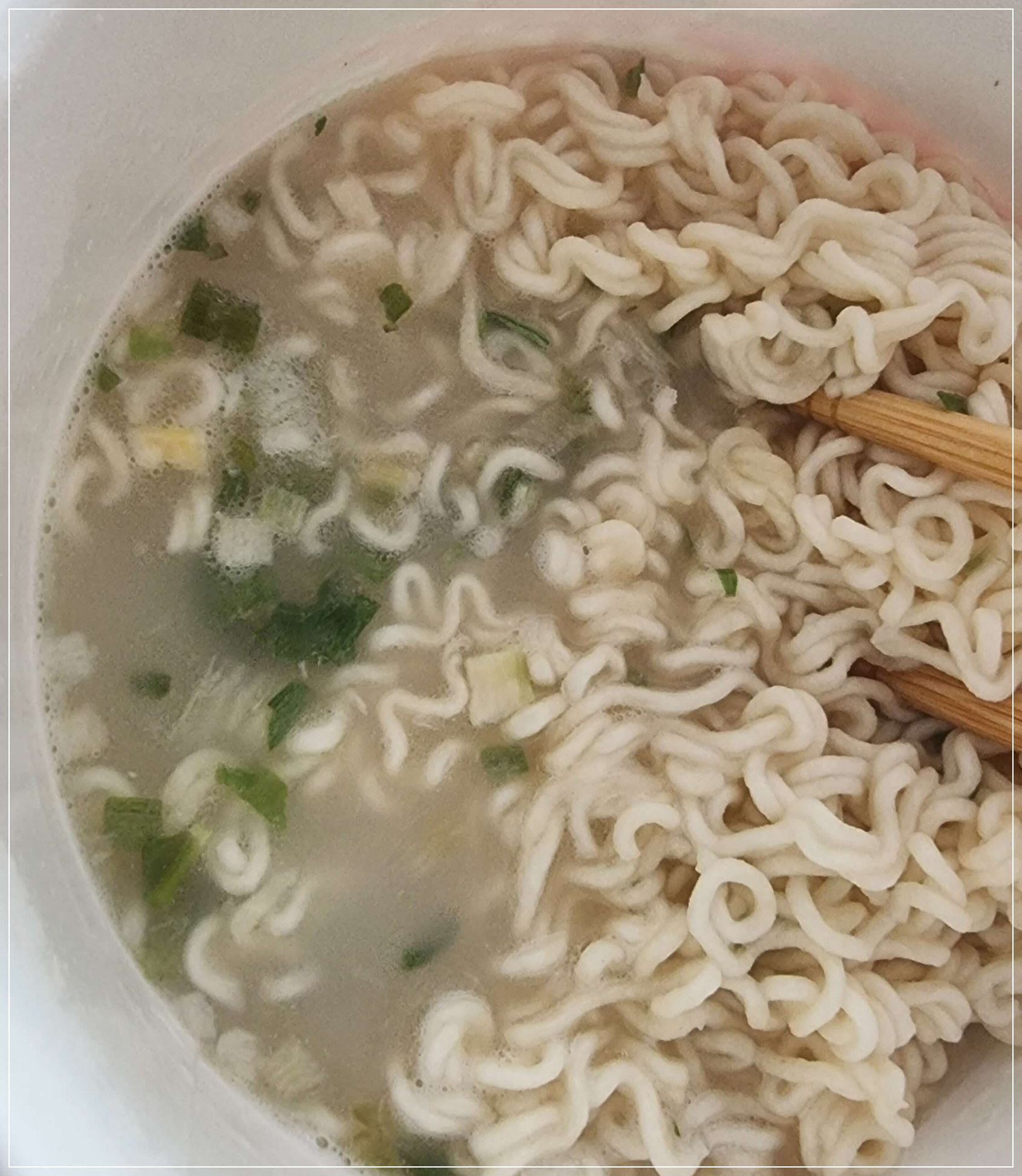 순후추라면 물을 붓고 3분을 기다린 후 모습