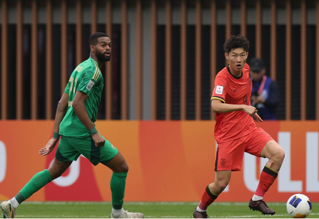 공격하는 중국선수