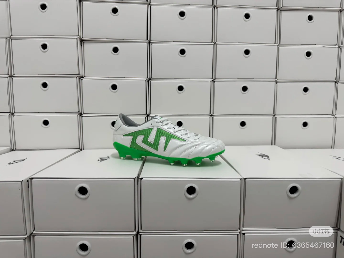 tlss 새로운 컬러의 축구화 소개