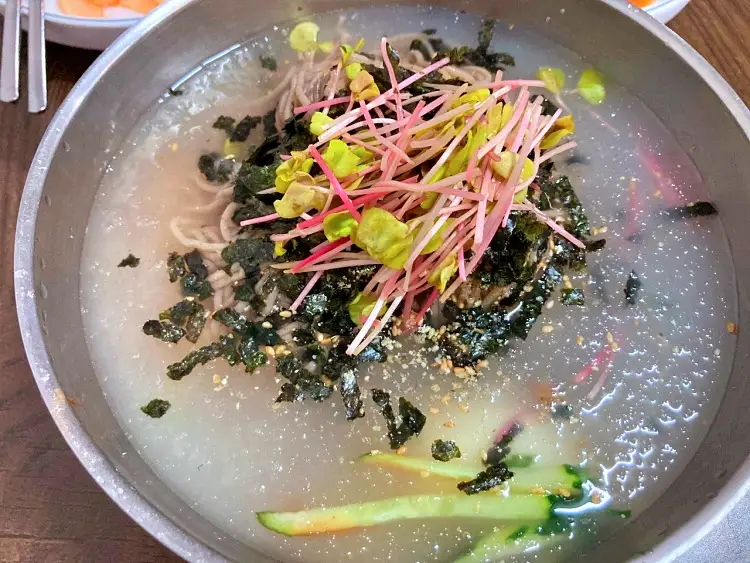 투데이 맛있는 메뉴 뼛속까지 시원한 동치미 막국수, 비빔 메밀 막국수, 메밀싹 수육 맛있는 식당 추천 부산 온천장 맛집