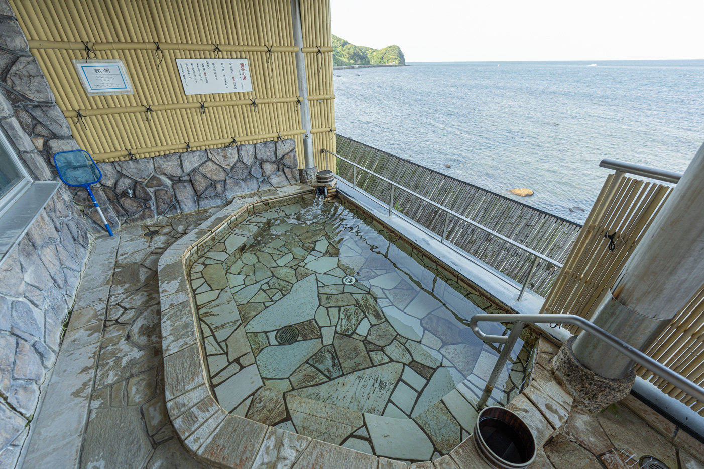 Original source photograph 48 for Osaka and Kansai Hotels: 36 Stay and Bathing Records, Plus 8 Official Introductions