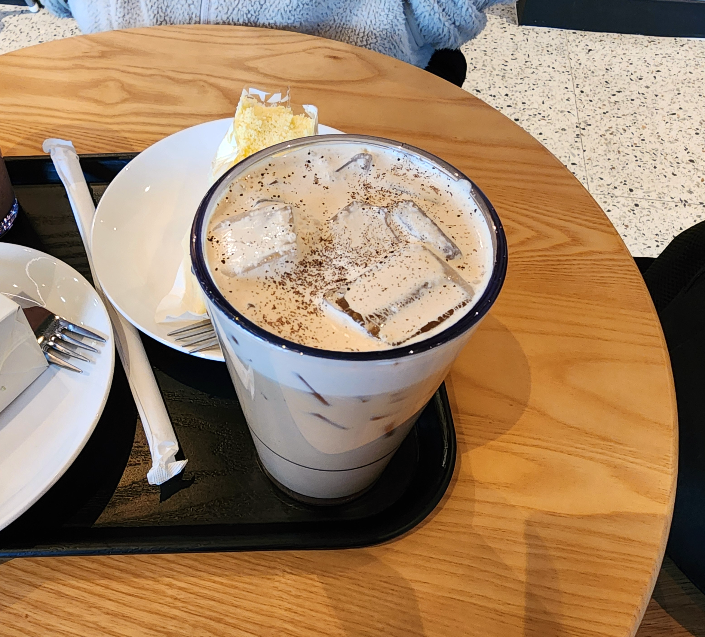 스타벅스_아이스더블에스프레소크림라떼