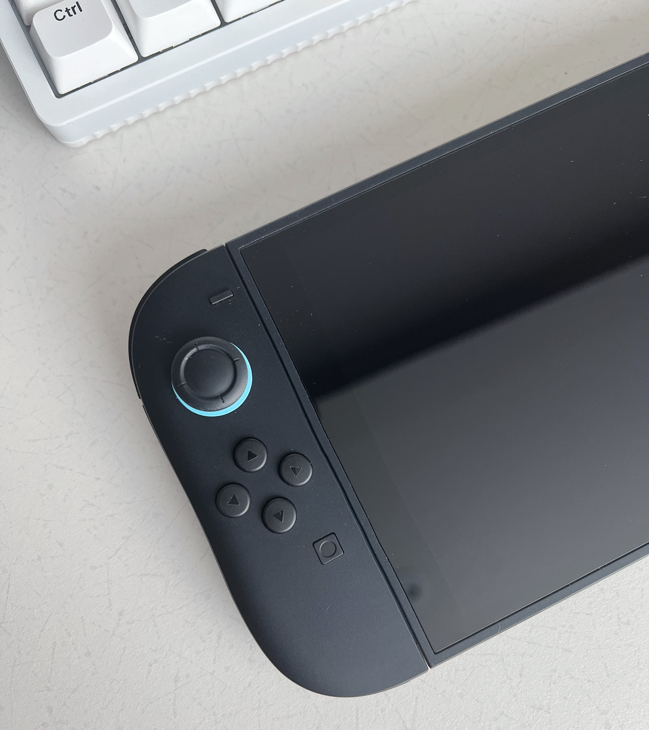 왼쪽 조이콘 클로즈업 및 캡처 버튼 사진