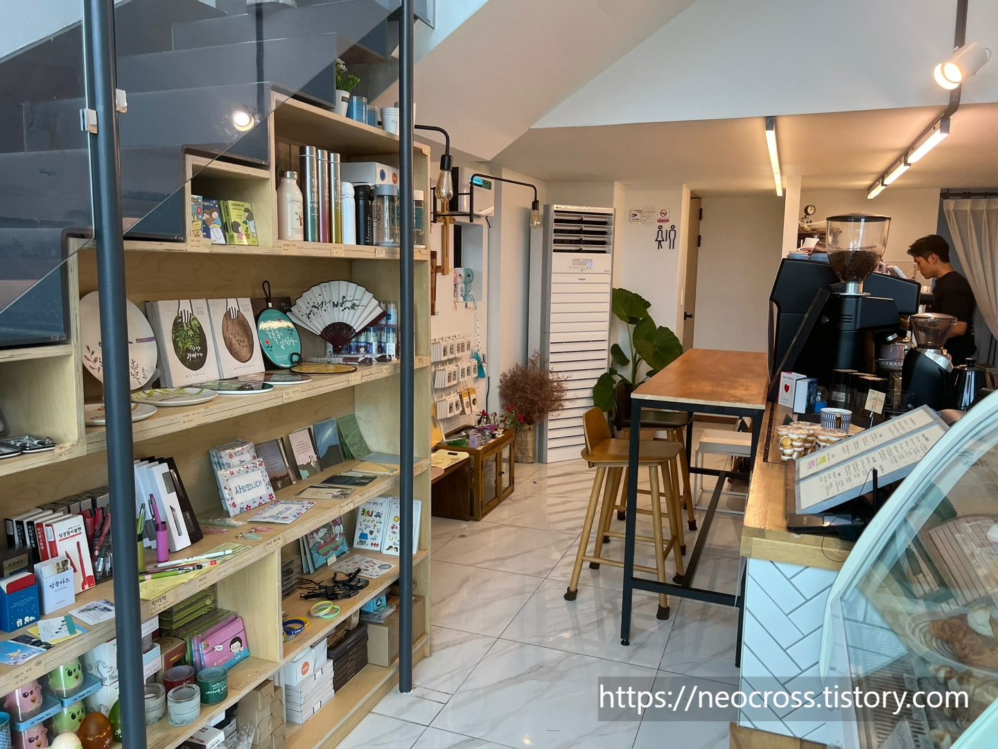 북카페 가까이 쇠소깍