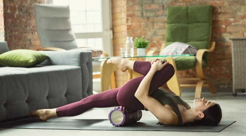 무릎 가슴 꺾기 이미지