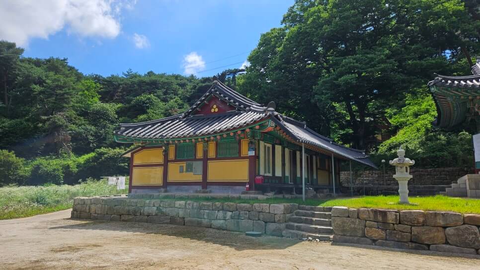 당진 신암사 : 보물 금동여래좌상과 고려의 숨결을 찾아서