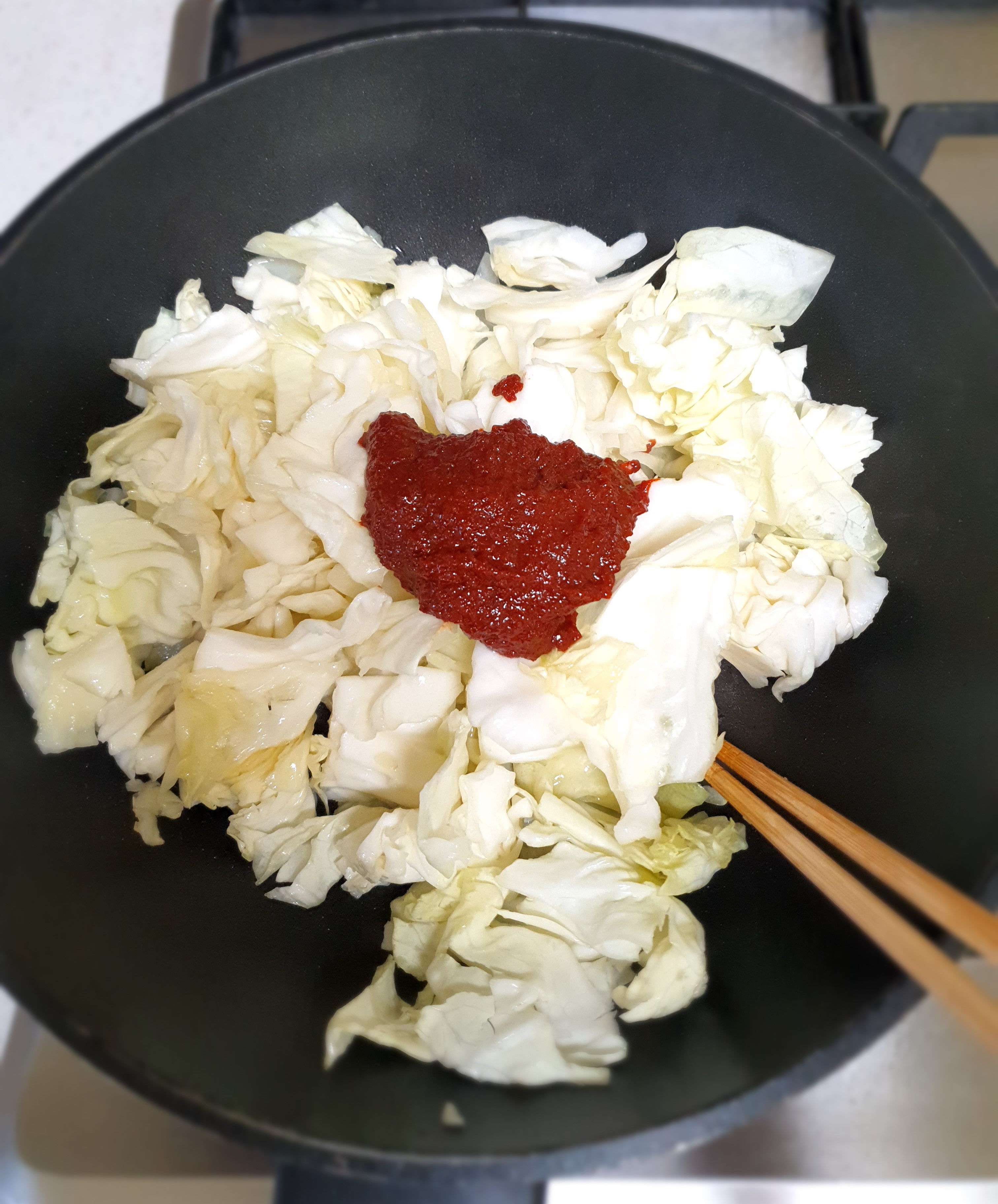 양념장을-넣고-볶아줍니다.