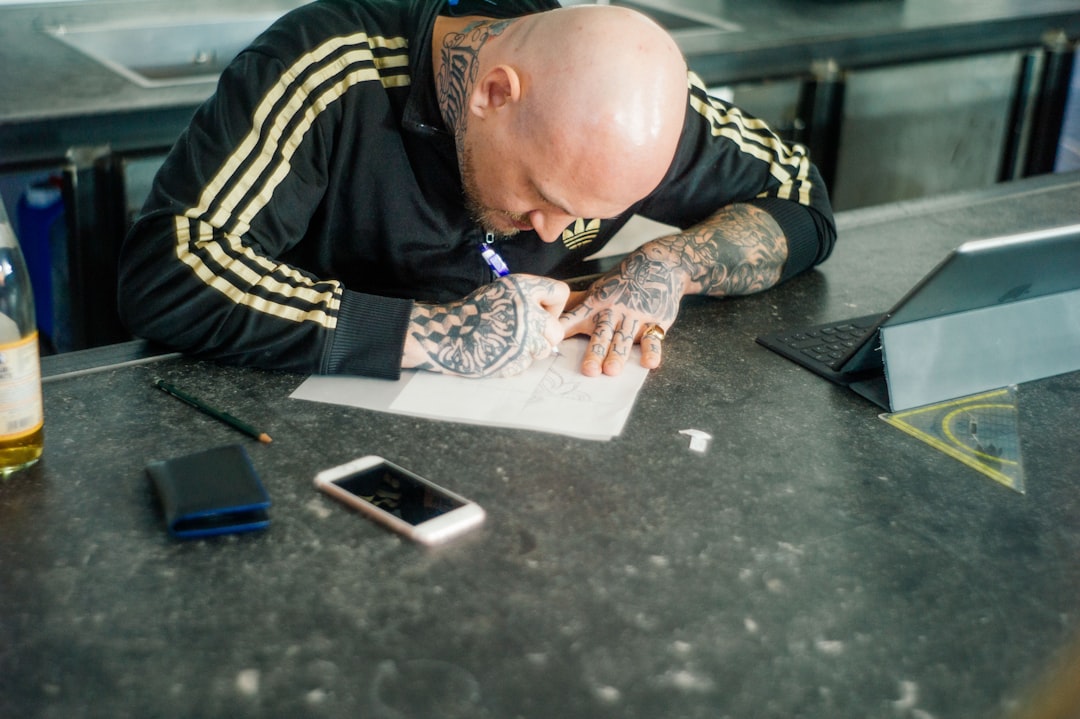 Fan signing
