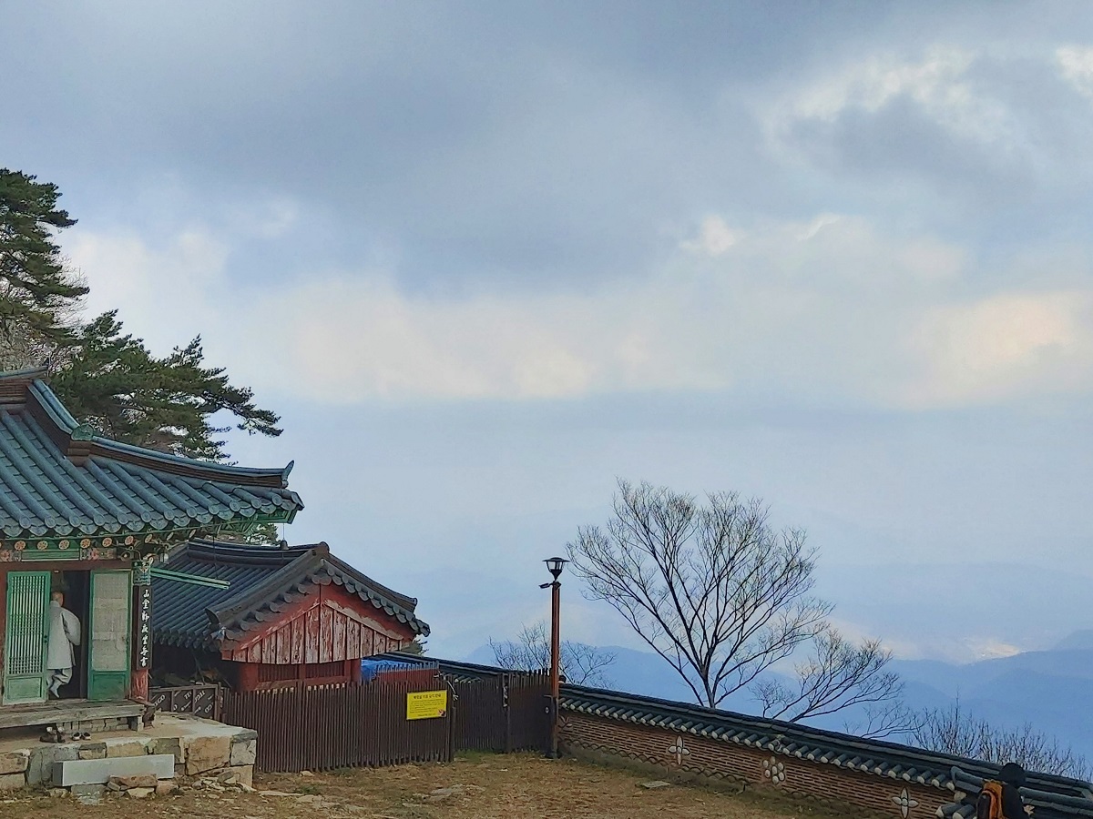 규봉암 앞 전경