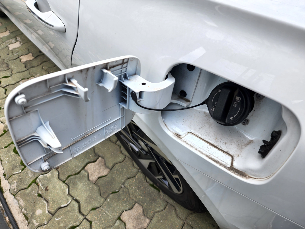 주유구 체결 상태를 확인