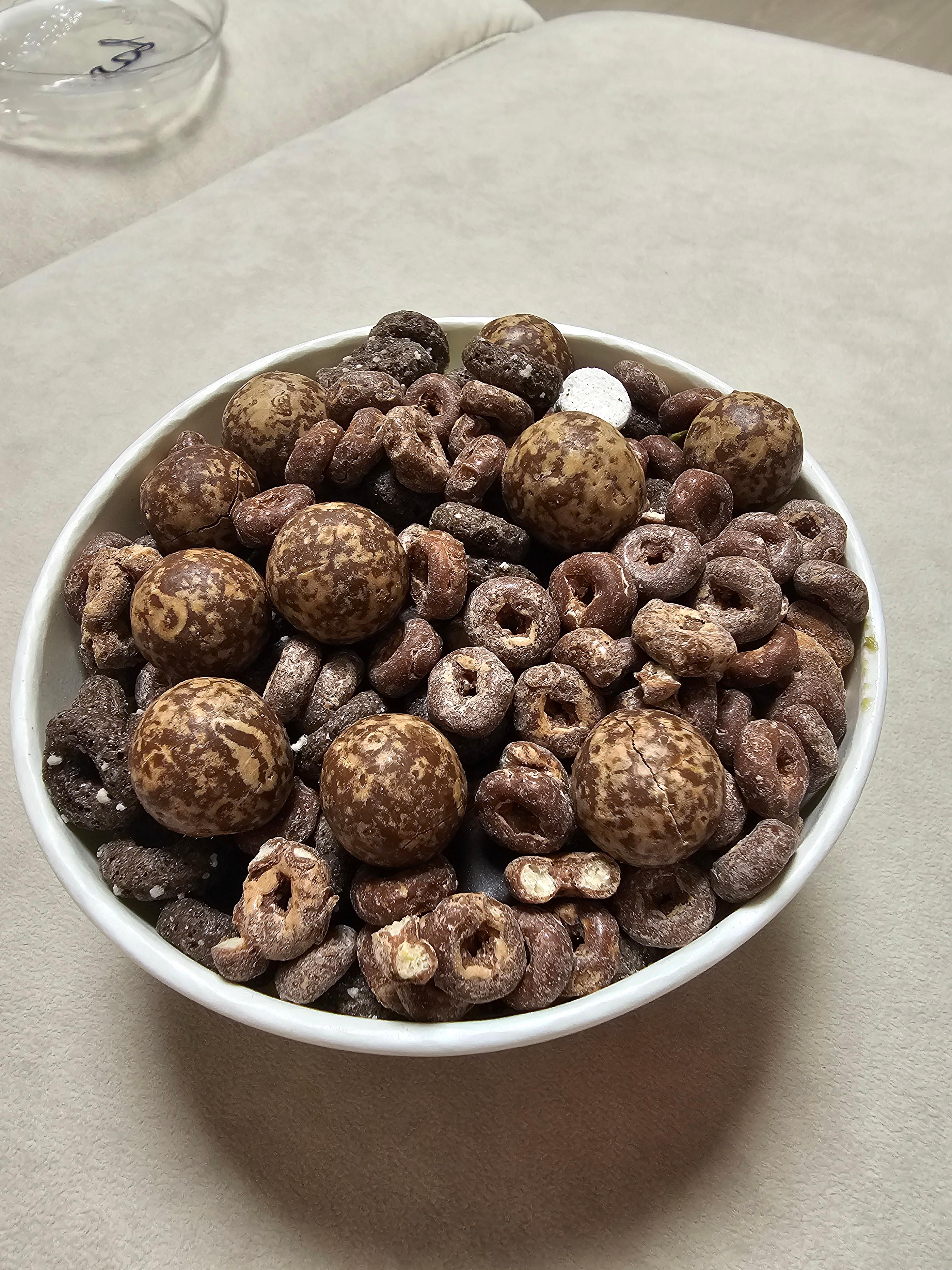 프리미엄 토핑 빠삭 두바이 초코쉘 + 요거트 아이스크림 + 오레오오즈 + 몰티져스 + 요아정초코링