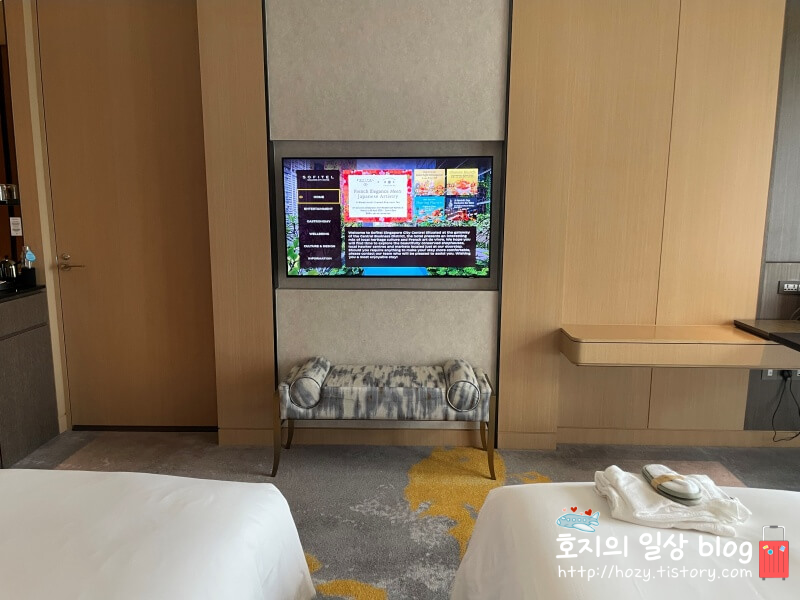 소피텔 싱가포르 시티센터 럭셔리 클럽룸 티비