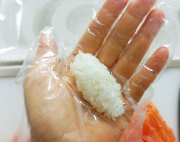 초간단 연어초밥 만들기 (ft.케이퍼와 양파소스)