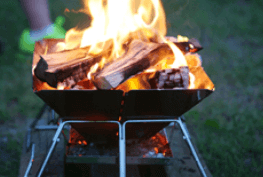 장작에 불이 타는 장면