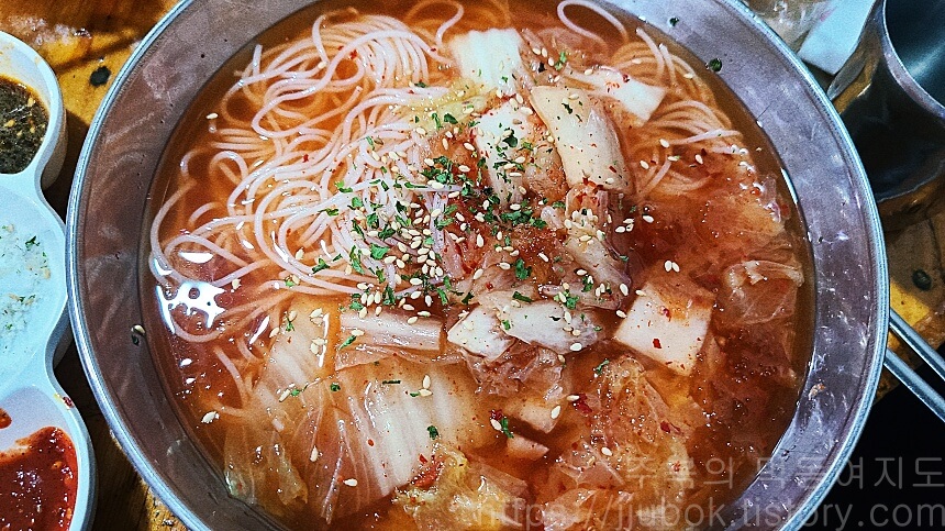 닭고집-숯불-닭갈비-김치말이-국수-2