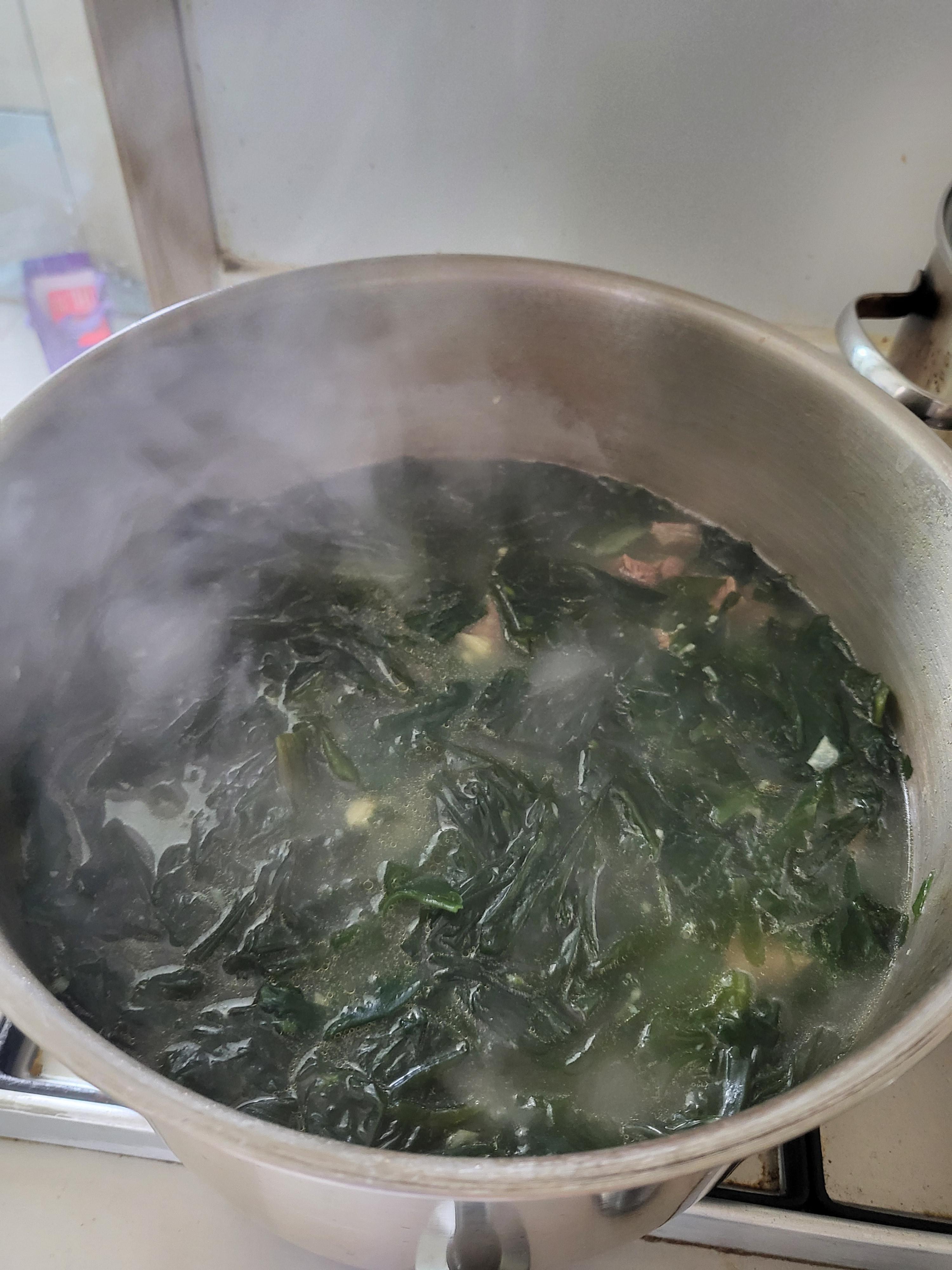 일주일 식단중 월요일 -미역국