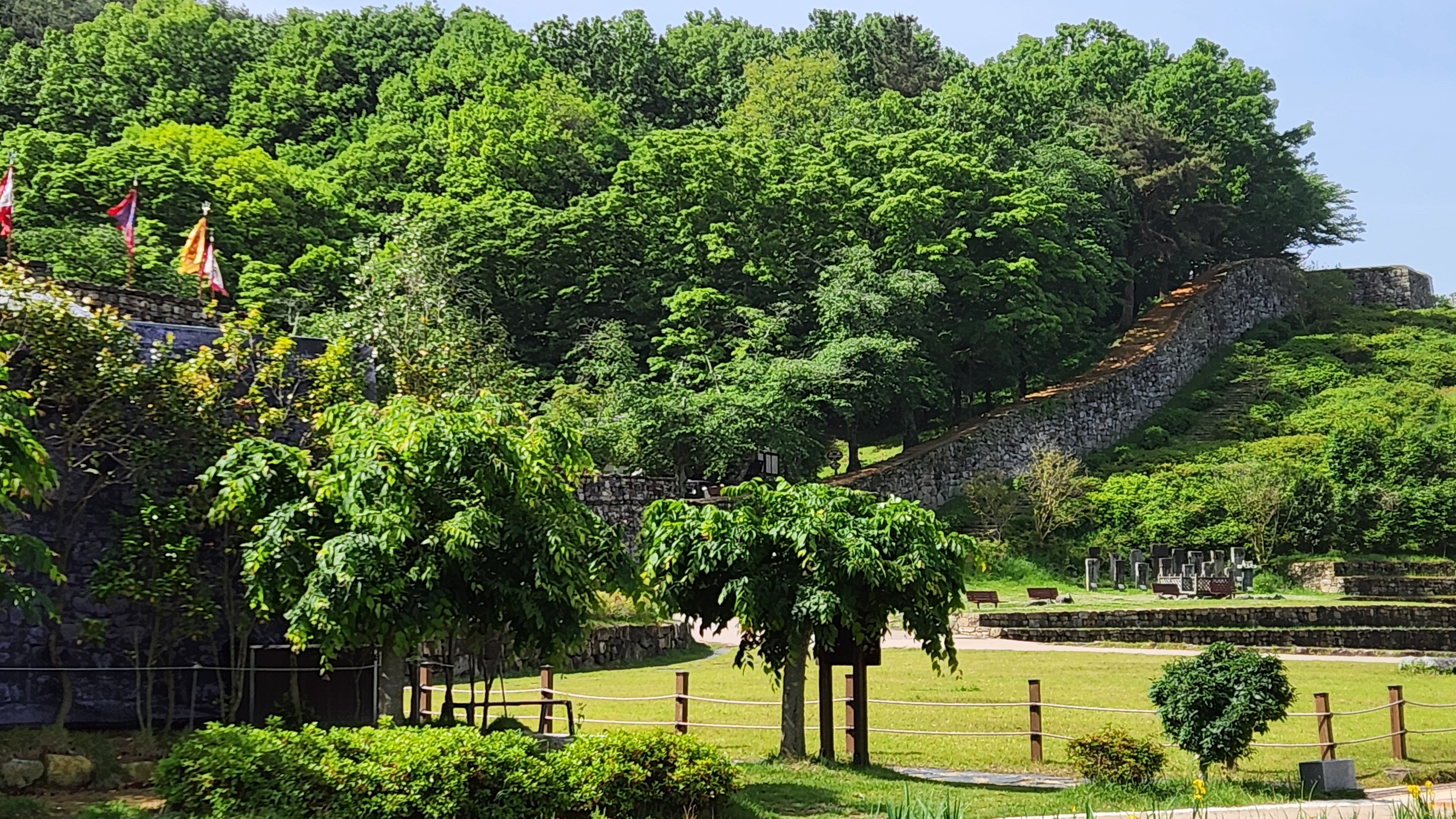 초록이 탐스러운 오월의 고창읍성