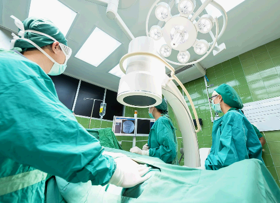 여행 중 응급 수술이 필요한 상황, 보험으로 가능한가?