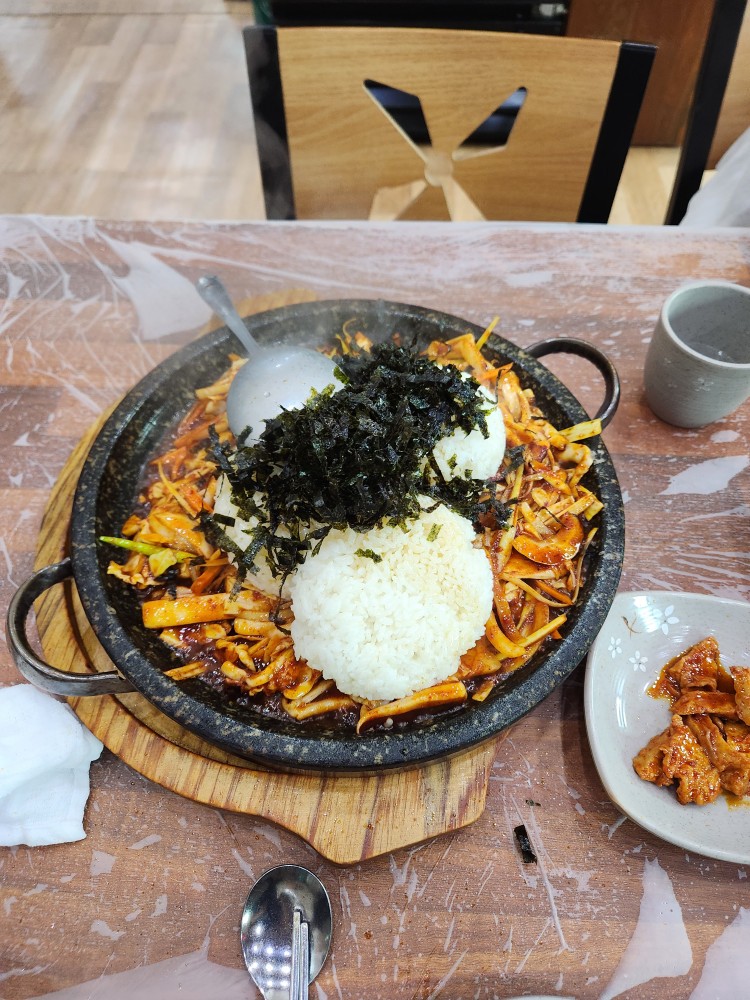 용수촌오징어볶음