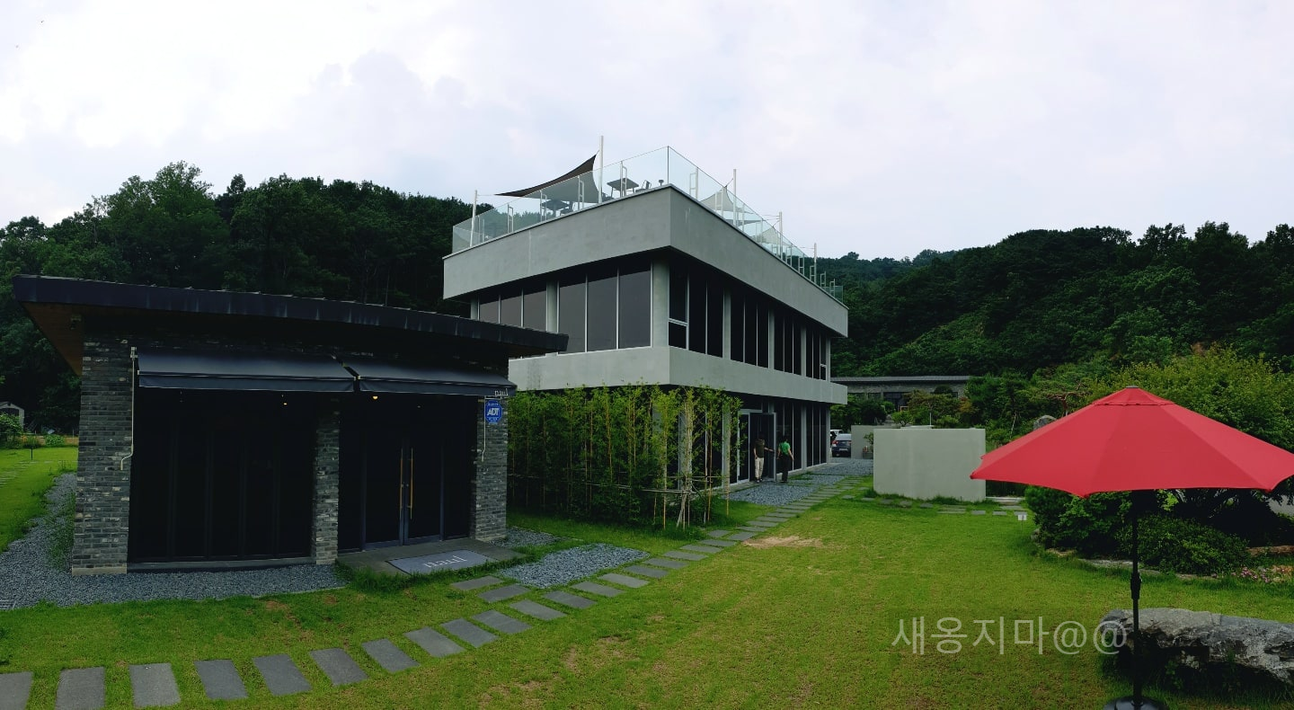 카페나울_건물 두 동