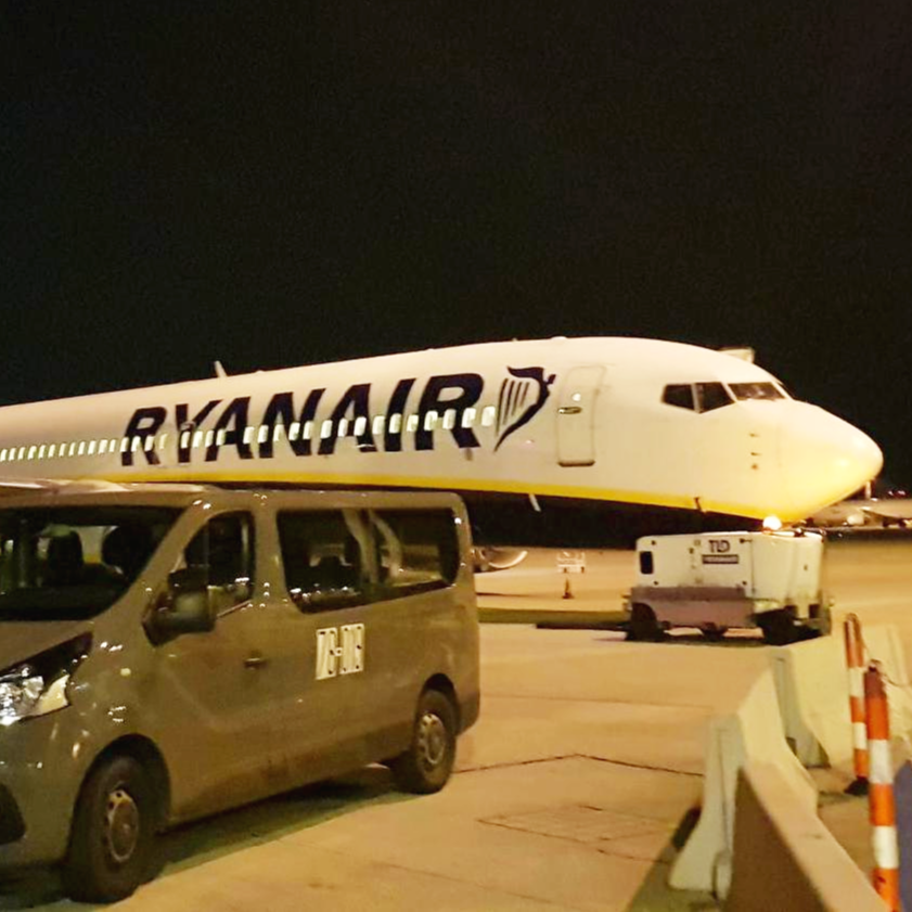 포르투갈 포르토 공항 라이언에어 여객기