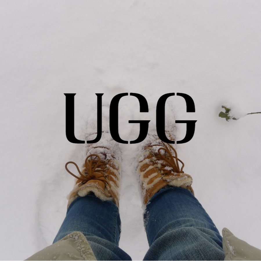 눈밭에서-어그를-신고있는-사진