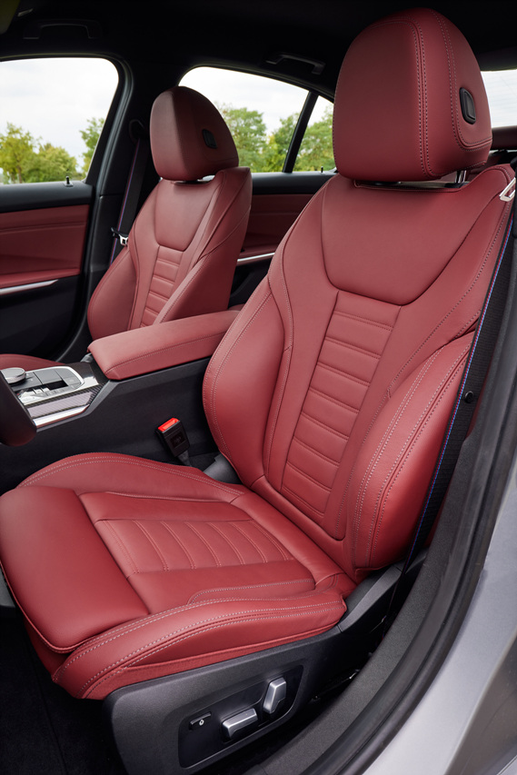 2023년형 BMW 320I 실내 운전석 시트 사진
