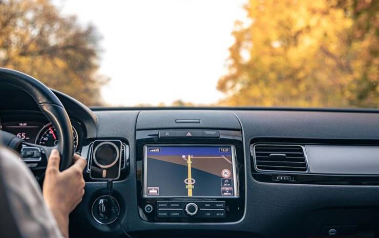 운전을 하는 남자