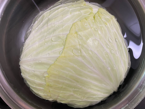 양배추 세척 - 물에 5분 담그기