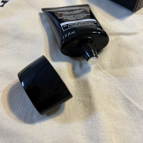 휴대하기 좋은 플르부아 히노끼 레더 핸드크림 개봉 후